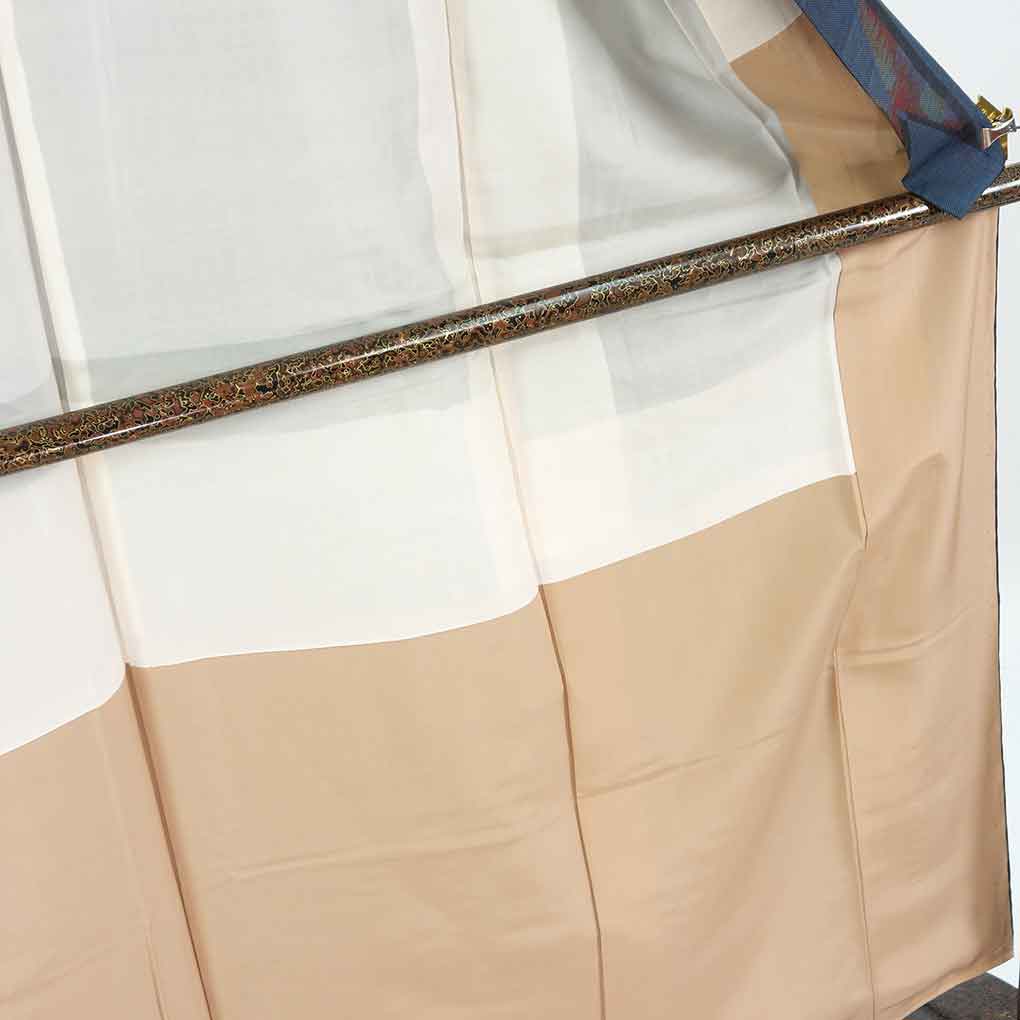 紬 リサイクル着物 身丈160cm 裄64cm 前幅25cm 後幅29.5cm 袖丈49cm 袖幅32cm レディース 袷 抽象柄 裄Mサイズ 秋冬春用 正絹（シルク）ネイビー 未使用品 大島紬 リメイク リユース【ランクS】