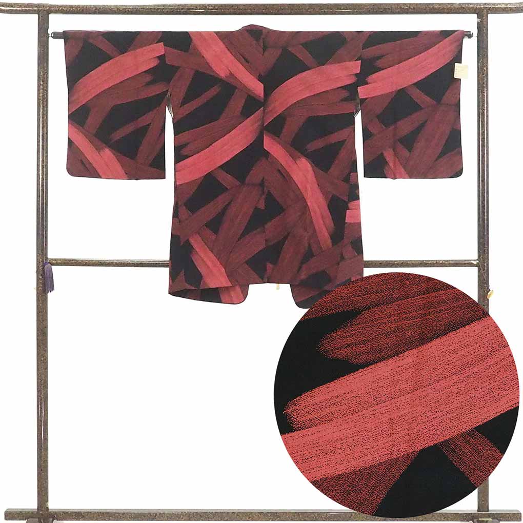 コート リサイクル着物 コート丈84cm 裄64cm 袖丈49cm 袖幅32cm レディース 袷 連続模様 裄Mサイズ 秋冬春用 正絹（シルク）レッド やや難 リメイク リユース【ランクB】