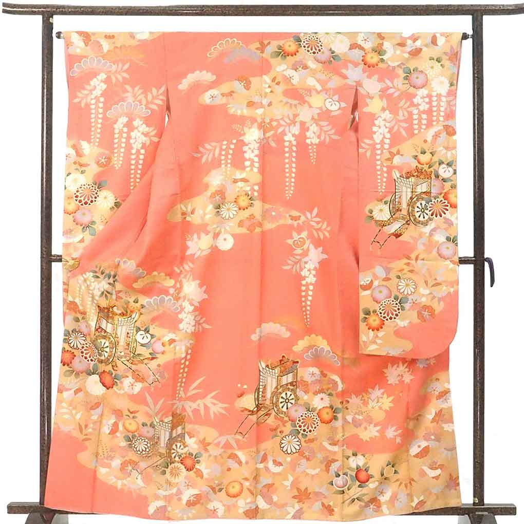 振袖 リサイクル着物 身丈163cm 裄64cm 前幅24cm 後幅29.5cm 袖丈107cm 袖幅32cm レディース 袷 御所車 裄Mサイズ 秋冬春用 正絹(シルク)ピンク 美品 リメイク リユース【ランクA】