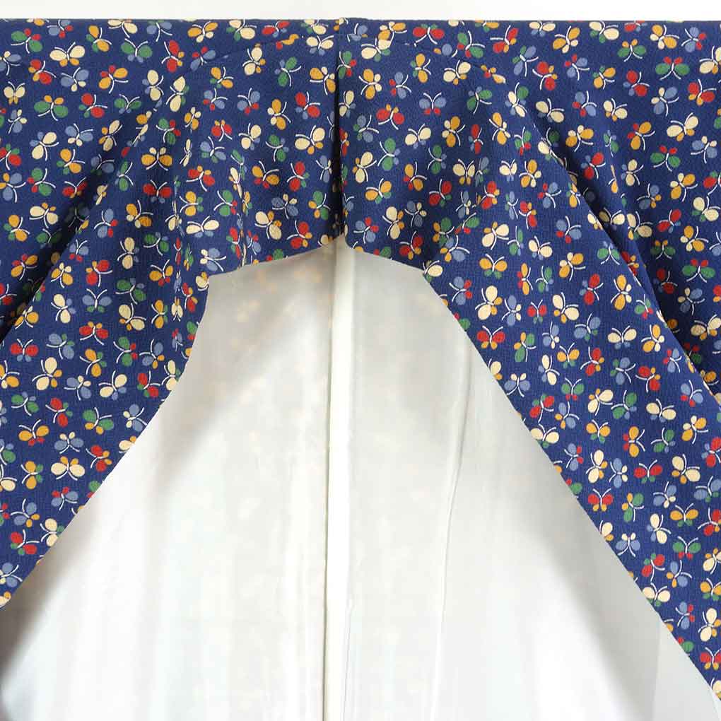 リサイクル 小紋 紺地 蝶柄 袷 正絹 着物 レディース 秋冬春用 シルク ネイビー 裄SSサイズ身丈150cm 裄59cm 前幅24cm 後幅29cm 袖丈49cm【ランクA】