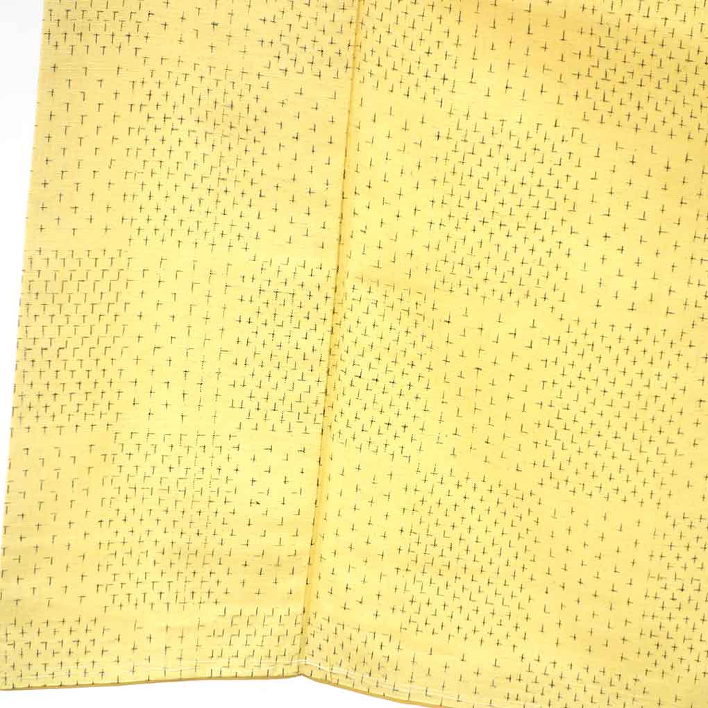 紬 リサイクル着物 身丈154cm 裄63.5cm 前幅24.5cm 後幅30cm 袖丈47cm 袖幅32cm レディース 袷 絣模様 裄Mサイズ 秋冬春用 正絹(シルク)イエロー 未使用品 リメイク リユース【ランクS】