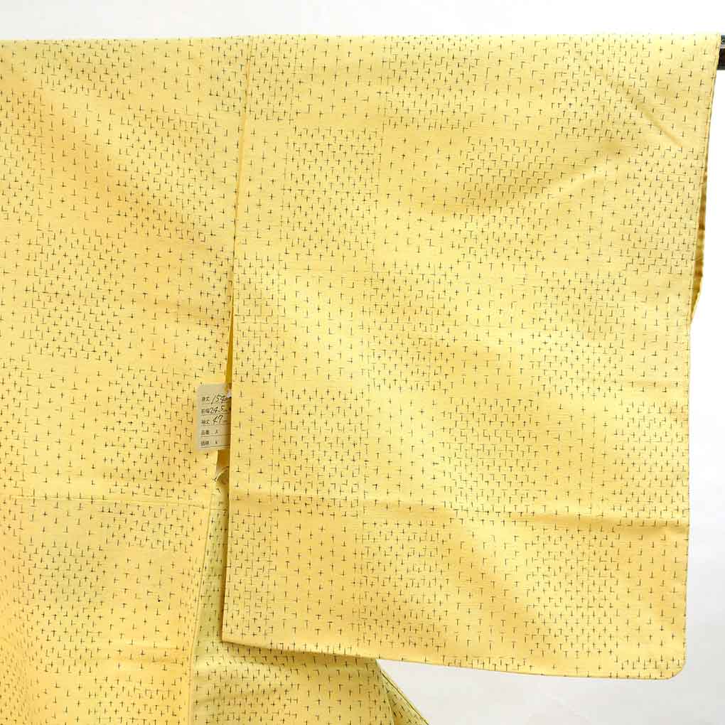 紬 リサイクル着物 身丈154cm 裄63.5cm 前幅24.5cm 後幅30cm 袖丈47cm 袖幅32cm レディース 袷 絣模様 裄Mサイズ 秋冬春用 正絹(シルク)イエロー 未使用品 リメイク リユース【ランクS】