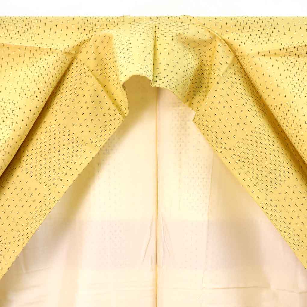 紬 リサイクル着物 身丈154cm 裄63.5cm 前幅24.5cm 後幅30cm 袖丈47cm 袖幅32cm レディース 袷 絣模様 裄Mサイズ 秋冬春用 正絹(シルク)イエロー 未使用品 リメイク リユース【ランクS】