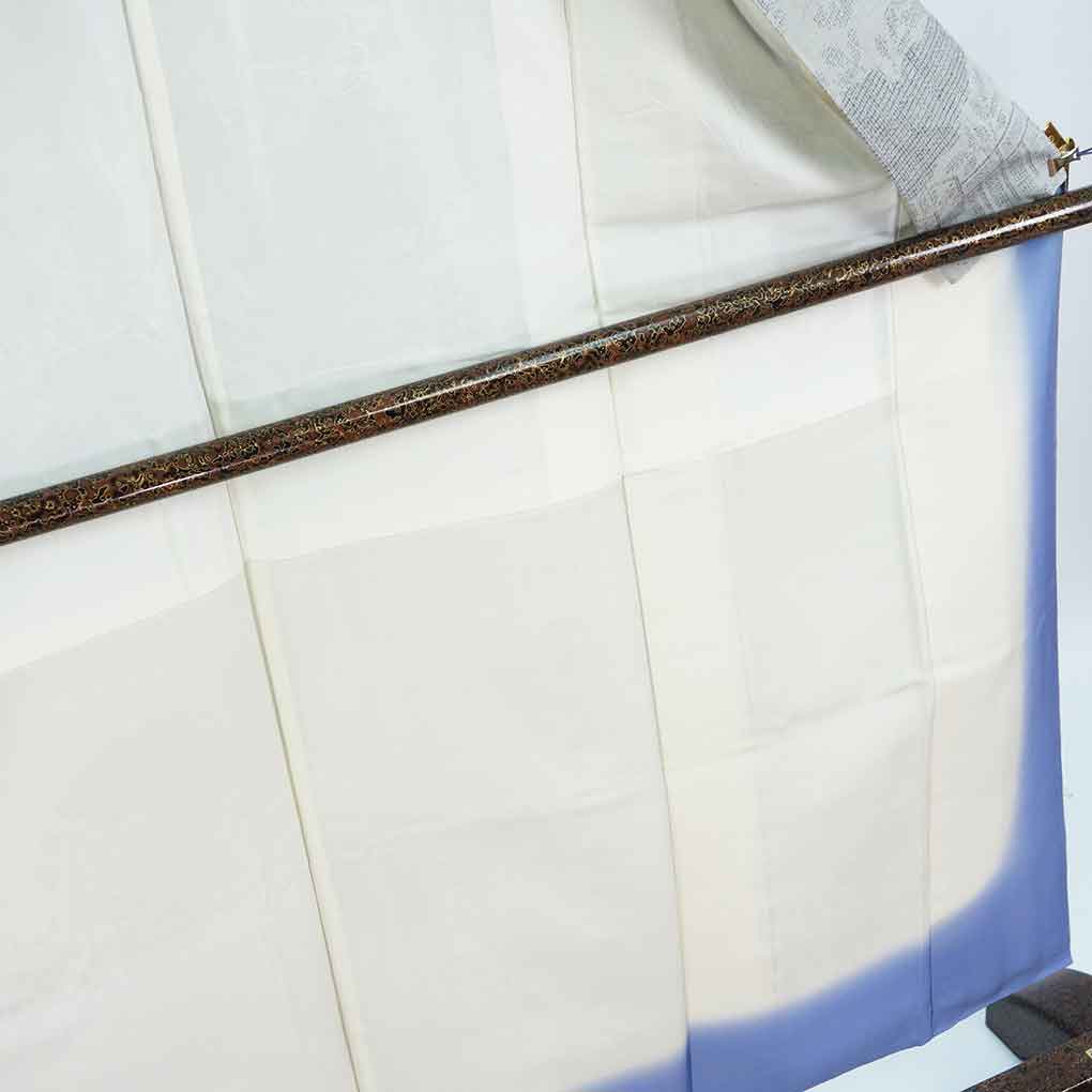 紬 リサイクル着物 身丈153cm 裄67cm 前幅23cm 後幅27.5cm 袖丈45cm 袖幅32cm レディース 袷 雲取り 裄長 裄Lサイズ 秋冬春用 正絹（シルク）グレー やや難 リメイク リユース【ランクB】