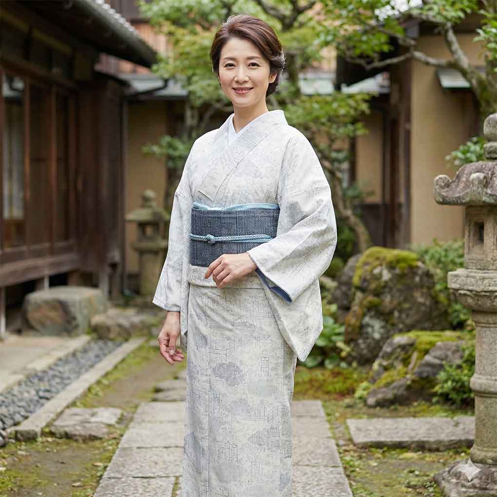 紬 リサイクル着物 身丈153cm 裄67cm 前幅23cm 後幅27.5cm 袖丈45cm 袖幅32cm レディース 袷 雲取り 裄長 裄Lサイズ 秋冬春用 正絹（シルク）グレー やや難 リメイク リユース【ランクB】