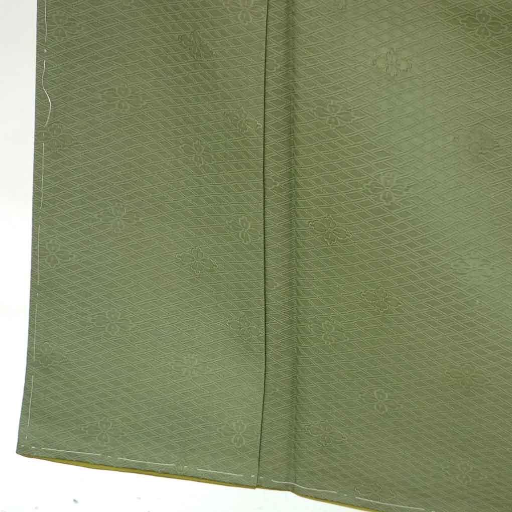 色無地 リサイクル着物 身丈154cm 裄63cm 前幅23.5cm 後幅28cm 袖丈45cm 袖幅32cm レディース 袷 花菱 裄Mサイズ 秋冬春用 正絹（シルク）グリーン やや難 リメイク リユース【ランクB】