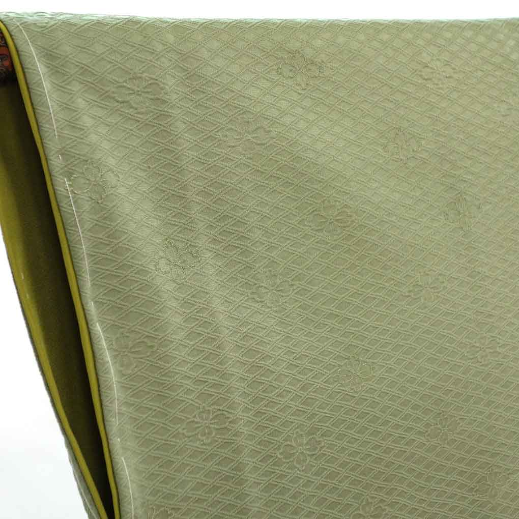 色無地 リサイクル着物 身丈154cm 裄63cm 前幅23.5cm 後幅28cm 袖丈45cm 袖幅32cm レディース 袷 花菱 裄Mサイズ 秋冬春用 正絹（シルク）グリーン やや難 リメイク リユース【ランクB】