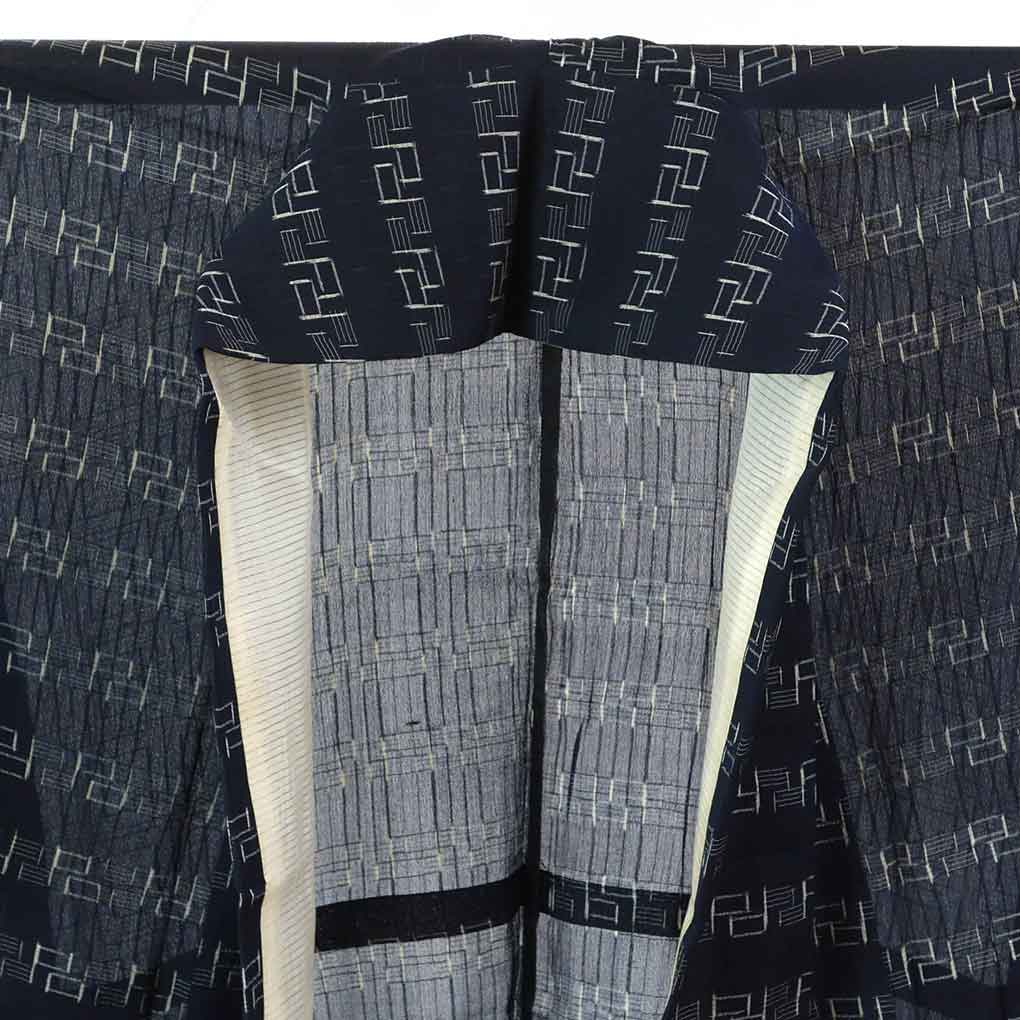 リサイクル 紬 着物 身丈145cm 裄63cm 前幅22cm 後幅29cm 袖丈45cm 袖幅32cm レディース 連続模様 裄Mサイズ 夏用 正絹(シルク)黒地 美品 リサイクル リメイク リユース【ランクA】