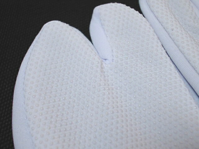 【ゆうパケット対応可】子供用白足袋（15cm～16cm）／靴下式でコハゼ無し・底ゴムの滑り止め付き【新品】