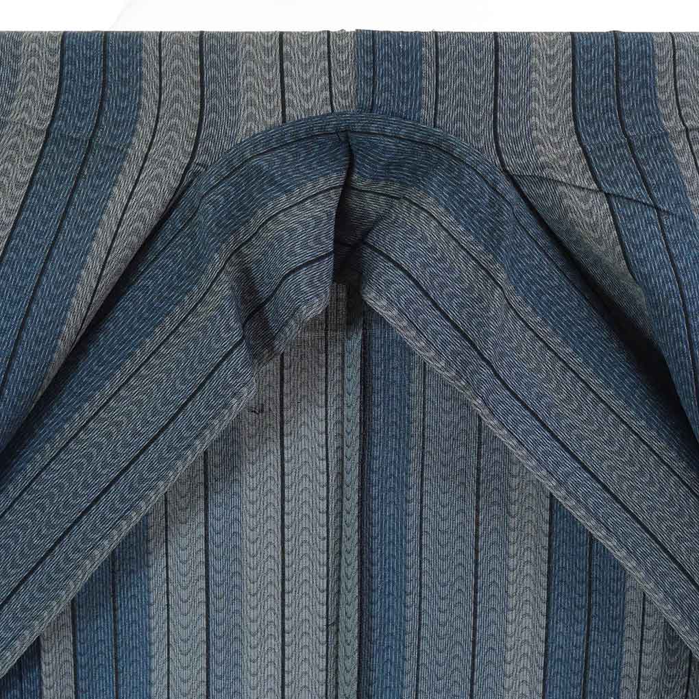 リサイクル 紬 着物 身丈150cm 裄63cm 前幅22cm 後幅29cm 袖丈58cm 袖幅32cm レディース 単衣 縞 裄Mサイズ 初夏・初秋用 正絹(シルク)グレー地 美品 リサイクル リメイク リユース【ランクA】
