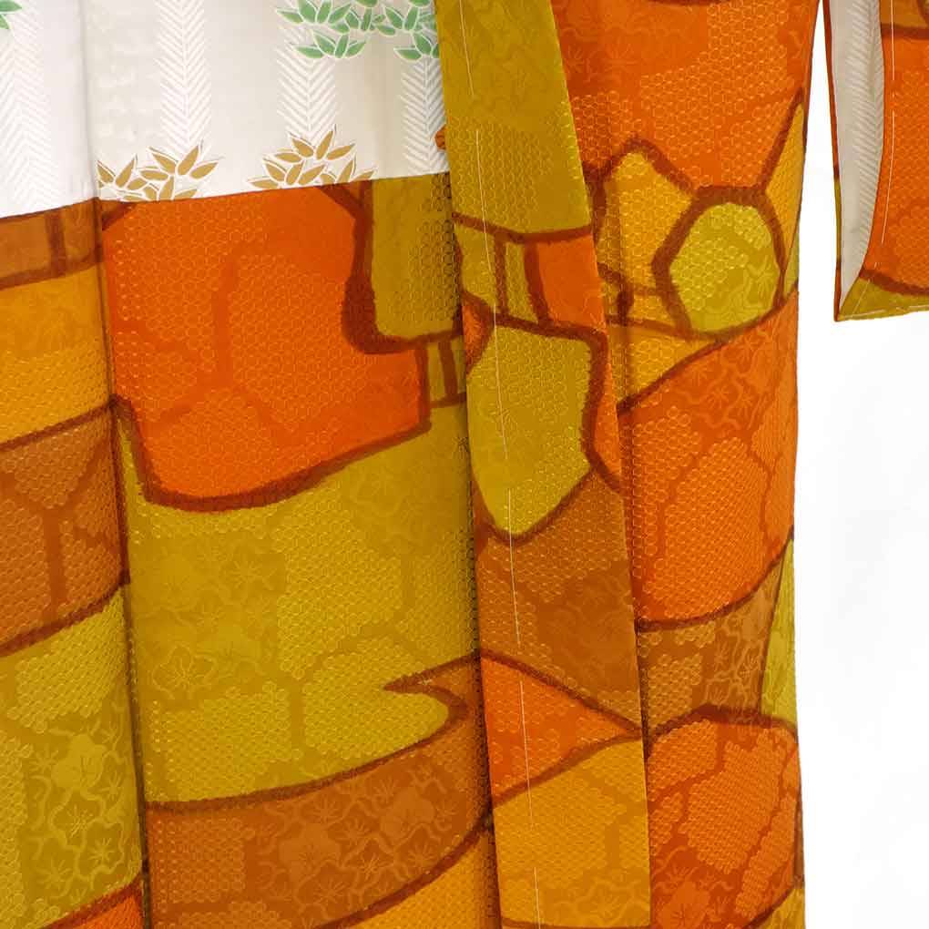 羽織 リサイクル着物 羽織丈78cm 裄63cm 袖丈47cm 袖幅32.5cm レディース 袷 抽象柄 裄Mサイズ 秋冬春用 正絹（シルク）オレンジ 未使用品 リメイク リユース【ランクS】