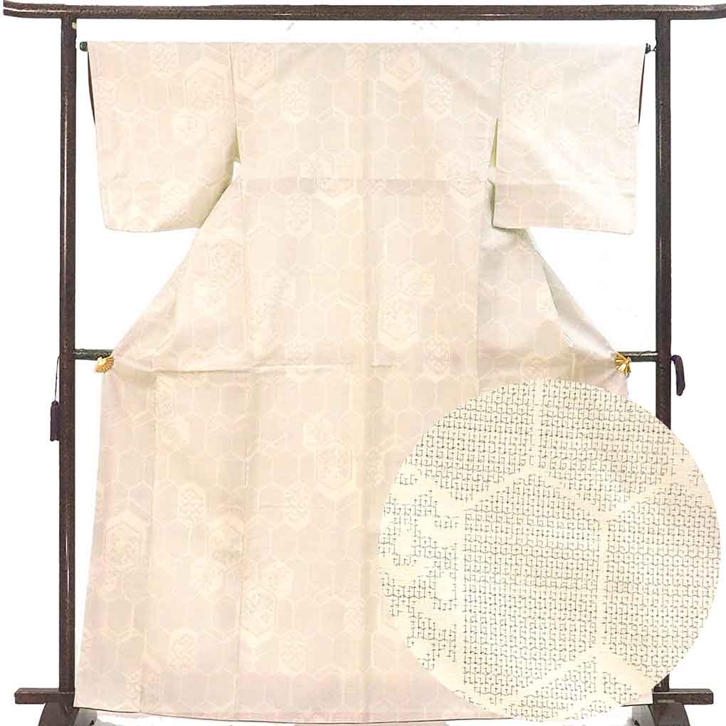 紬 リサイクル着物 身丈165cm 裄65cm 前幅23cm 後幅30.5cm 袖丈49cm 袖幅33cm レディース 袷 亀甲 裄Mサイズ 秋冬春用 正絹（シルク）ホワイト トールサイズ 美品 リメイク リユース【ランクA】