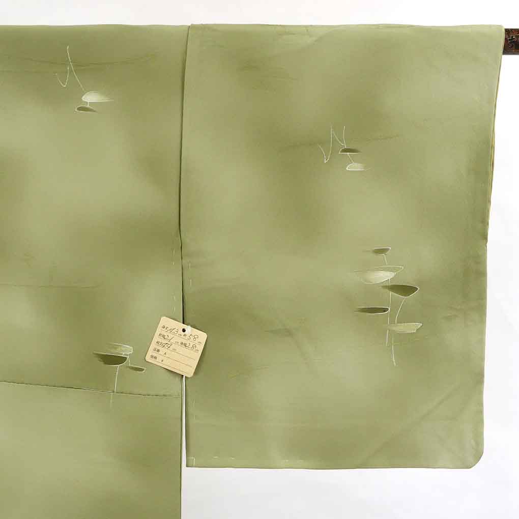 リサイクル着物 小紋 グリーン地 抽象柄 袷 正絹 着物 レディース 秋冬春用 シルク グリーン 裄SSサイズ リユース身丈143cm 裄58cm 前幅21cm 後幅28cm 袖丈44cm【ランクA】