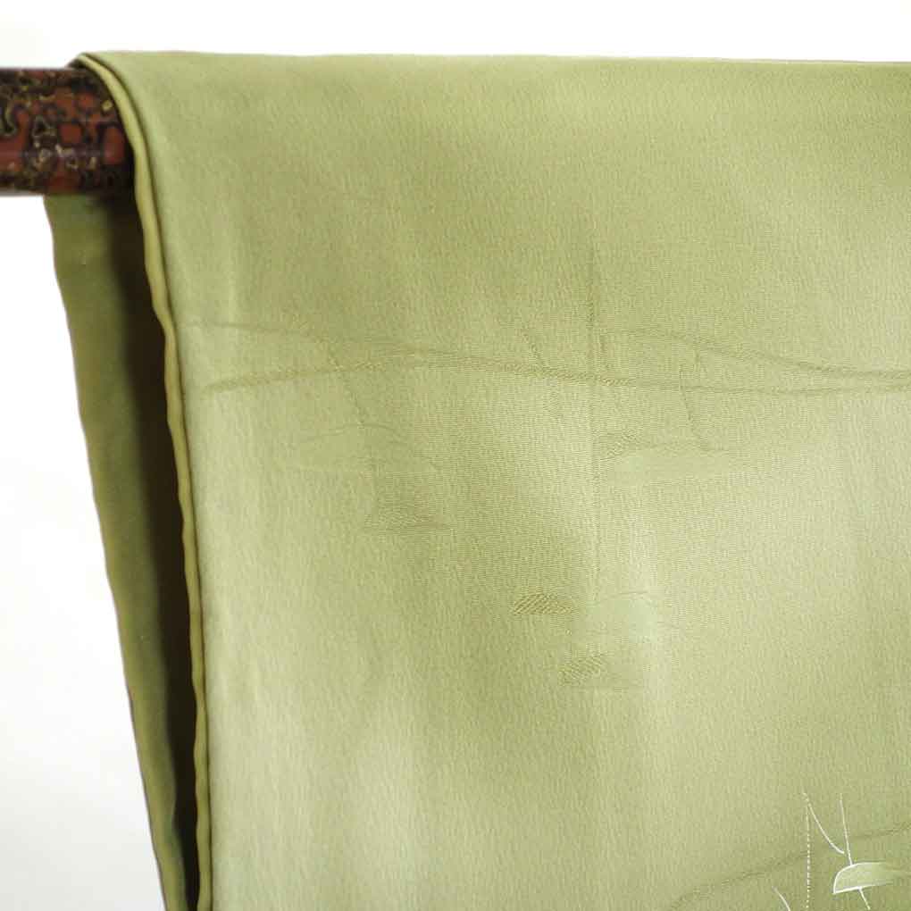 リサイクル着物 小紋 グリーン地 抽象柄 袷 正絹 着物 レディース 秋冬春用 シルク グリーン 裄SSサイズ リユース身丈143cm 裄58cm 前幅21cm 後幅28cm 袖丈44cm【ランクA】