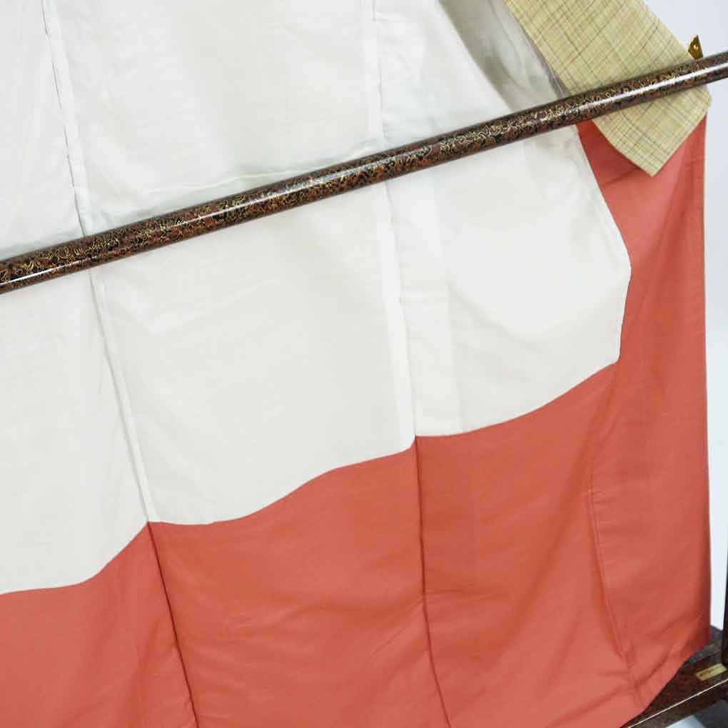 紬 リサイクル着物 身丈163cm 裄64cm 前幅25cm 後幅30cm 袖丈49cm 袖幅32cm レディース 袷 格子 裄Mサイズ 秋冬春用 正絹（シルク）イエロー やや難 リメイク リユース【ランクB】