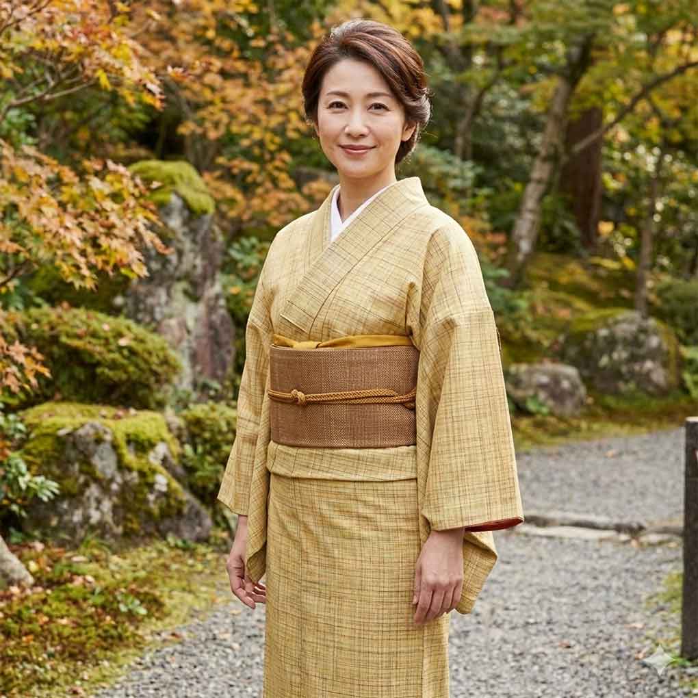 紬 リサイクル着物 身丈163cm 裄64cm 前幅25cm 後幅30cm 袖丈49cm 袖幅32cm レディース 袷 格子 裄Mサイズ 秋冬春用 正絹（シルク）イエロー やや難 リメイク リユース【ランクB】