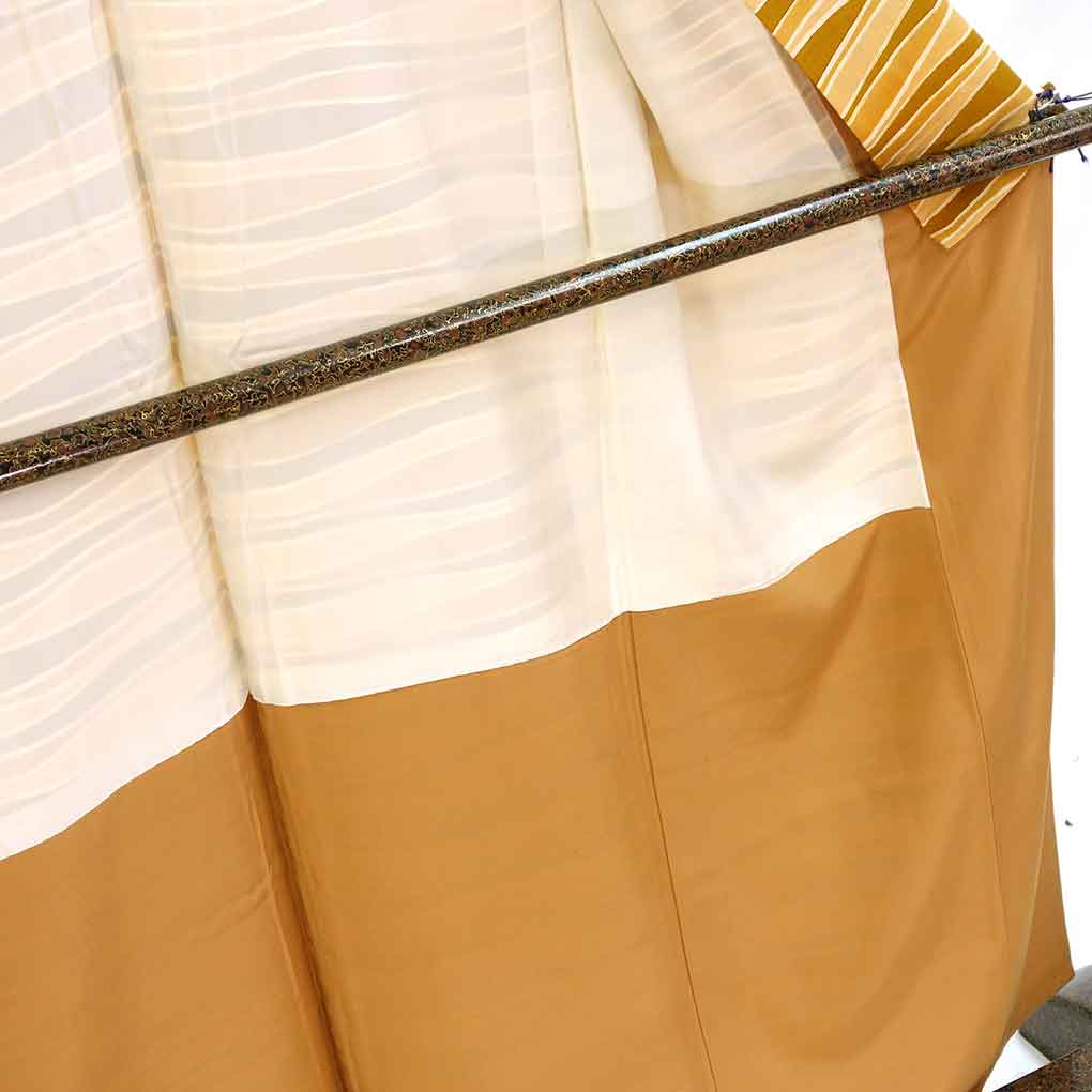 小紋 リサイクル着物 身丈160cm 裄67cm 前幅26.5cm 後幅30.5cm 袖丈48cm 袖幅34cm レディース 袷 横段柄 裄長 裄Lサイズ 秋冬春用 正絹(シルク)ブラウン 美品 リメイク リユース【ランクA】