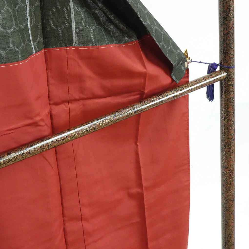 リサイクル着物 紬正絹グリーン地胴抜裾八掛仕立先染紬着物未使用品 レディース 秋冬春用 シルク グリーン 裄SSサイズ身丈148cm 裄60cm 前幅22.5cm 後幅28cm 袖丈43cm【ランクS】