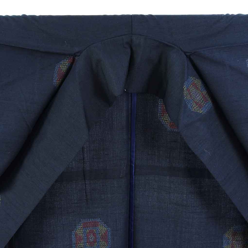 紬 リサイクル着物 身丈163cm 裄65cm 前幅25cm 後幅29.5cm 袖丈46cm 袖幅33cm レディース 単衣 亀甲 裄Mサイズ 初夏・初秋用 正絹（シルク）ネイビー 美品 リメイク リユース【ランクA】