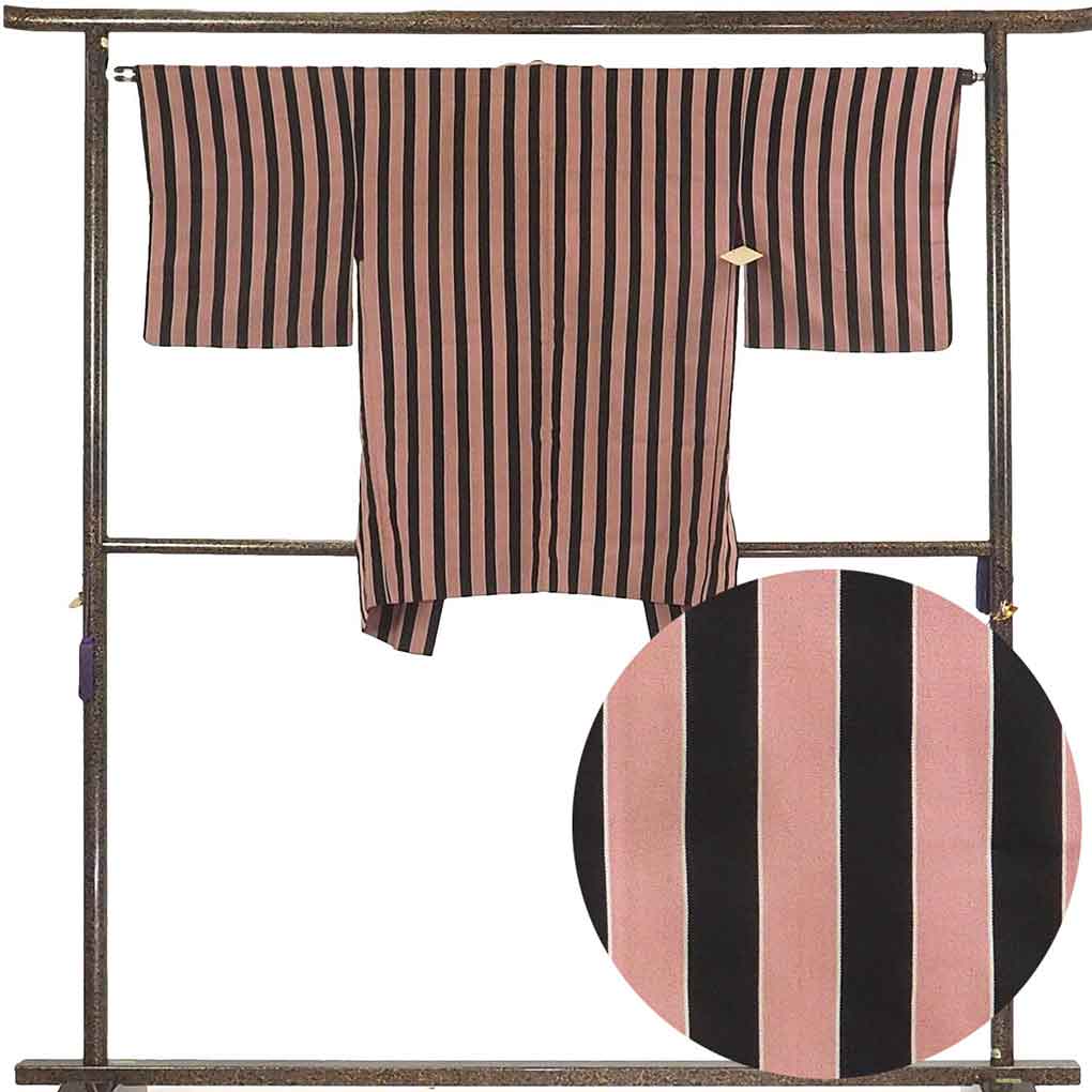 リサイクル 羽織 羽織丈85cm 裄64cm 袖丈45cm 袖幅33cm レディース 袷 縞 裄Mサイズ 秋冬春用 正絹（シルク）黒地 やや難 アンティーク リサイクル リメイク リユース【ランクB】