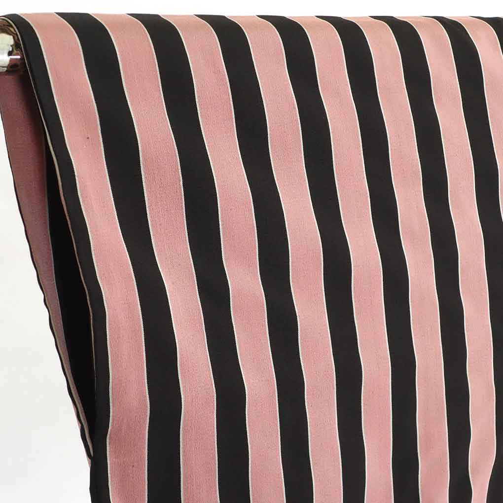 リサイクル 羽織 羽織丈85cm 裄64cm 袖丈45cm 袖幅33cm レディース 袷 縞 裄Mサイズ 秋冬春用 正絹（シルク）黒地 やや難 アンティーク リサイクル リメイク リユース【ランクB】