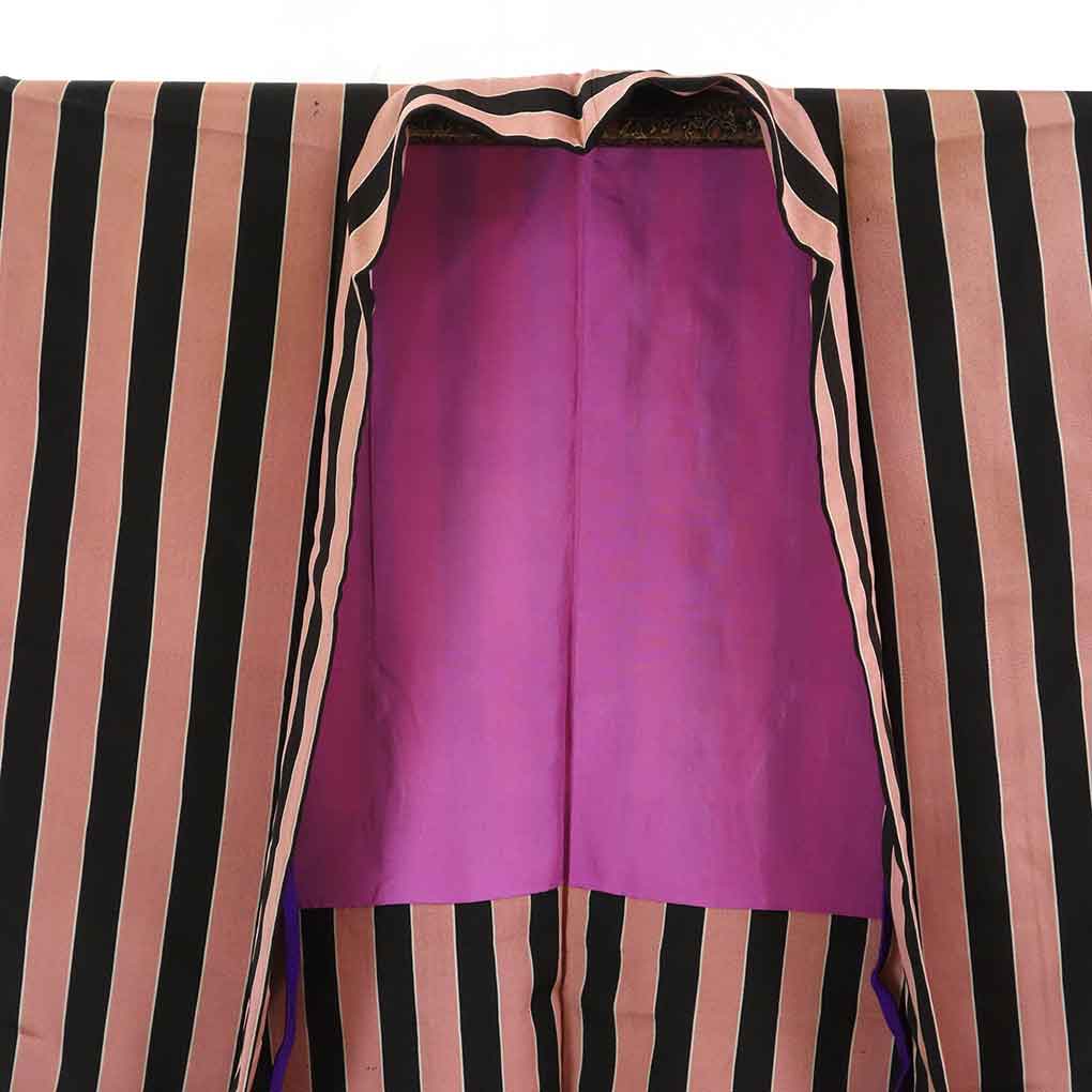 リサイクル 羽織 羽織丈85cm 裄64cm 袖丈45cm 袖幅33cm レディース 袷 縞 裄Mサイズ 秋冬春用 正絹（シルク）黒地 やや難 アンティーク リサイクル リメイク リユース【ランクB】