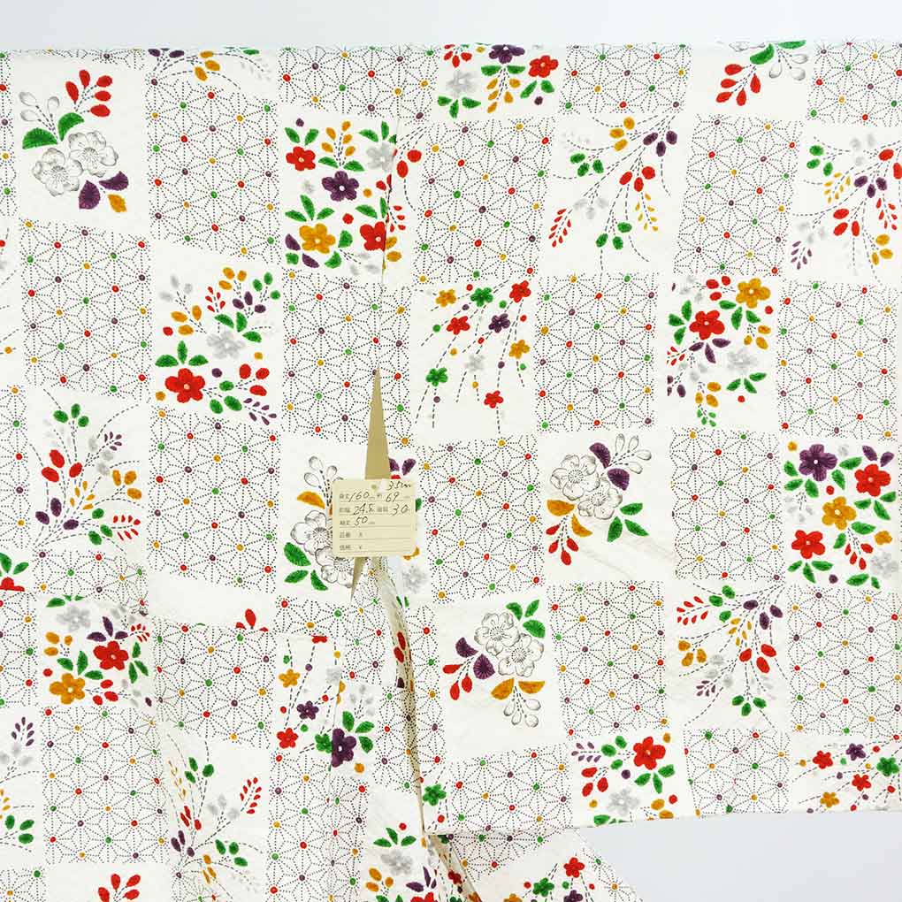 小紋 リサイクル着物 身丈150cm 裄69cm 前幅24.5cm 後幅30cm 袖丈50cm 袖幅35cm レディース 袷 麻の葉 裄長 裄L-LLサイズ 秋冬春用 正絹（シルク）ホワイト 美品 リメイク リユース【ランクA】