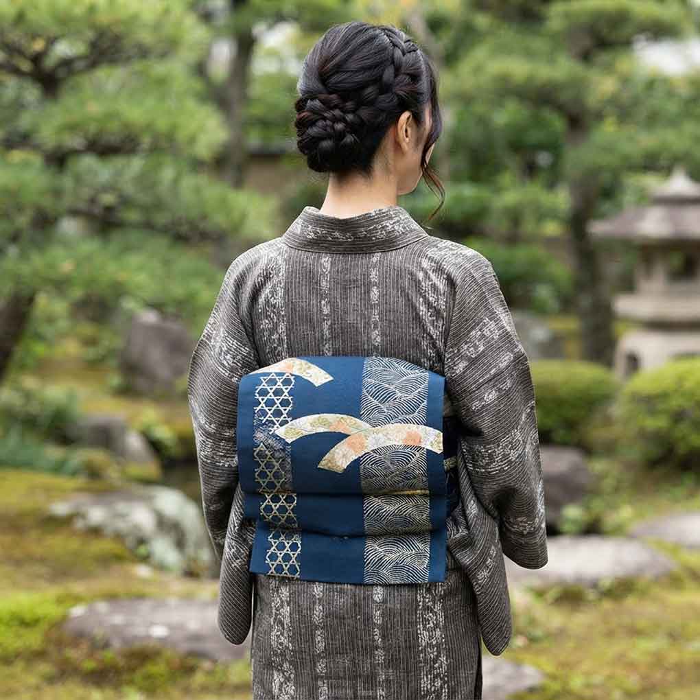名古屋帯 リサイクル帯 幅30cm 長さ353cm レディース 花柄 秋冬春用 正絹(シルク)ネイビー 美品 リメイク リユース【ランクA】