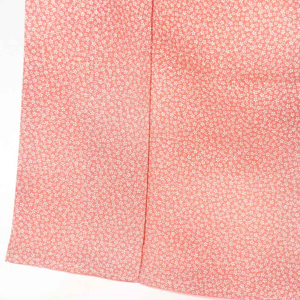 リサイクル 小紋 ピンク地 小花柄 袷 正絹 着物 未使用品 レディース 秋冬春用 シルク ピンク 裄SSサイズ身丈154cm 裄60cm 前幅22cm 後幅28cm 袖丈48cm【ランクS】