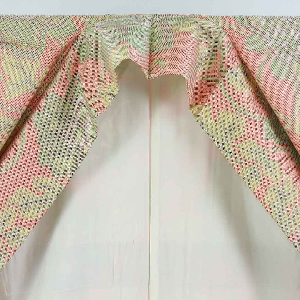 紬 リサイクル着物 身丈155cm 裄65cm 前幅24.5cm 後幅29.5cm 袖丈49cm 袖幅34cm レディース 袷 花柄 裄Mサイズ 秋冬春用 正絹（シルク）ピンク 未使用品 リメイク リユース【ランクS】