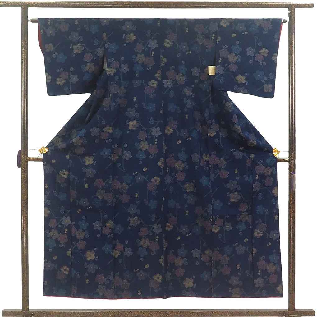 紬 リサイクル着物 身丈154cm 裄63cm 前幅22.5cm 後幅28cm 袖丈45cm 袖幅32cm レディース 袷 梅柄 裄Mサイズ 秋冬春用 正絹（シルク）ネイビー やや難 リメイク リユース【ランクB】