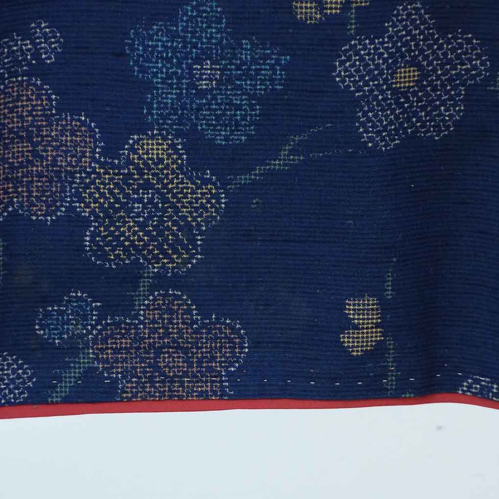 紬 リサイクル着物 身丈154cm 裄63cm 前幅22.5cm 後幅28cm 袖丈45cm 袖幅32cm レディース 袷 梅柄 裄Mサイズ 秋冬春用 正絹（シルク）ネイビー やや難 リメイク リユース【ランクB】