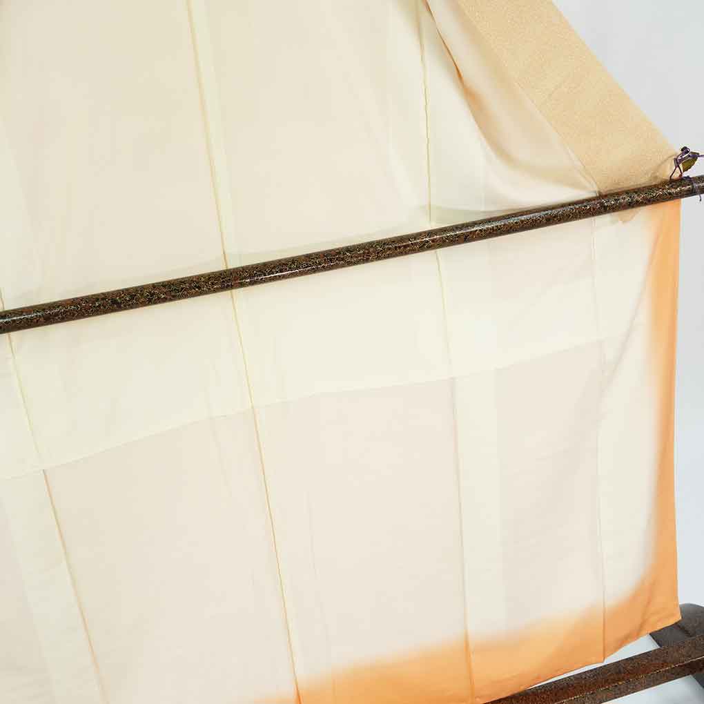 色無地 リサイクル着物 身丈159cm 裄65cm 前幅23cm 後幅28cm 袖丈49cm 袖幅32cm レディース 袷 道長 裄Mサイズ 秋冬春用 正絹(シルク)イエロー 美品 リメイク リユース【ランクA】