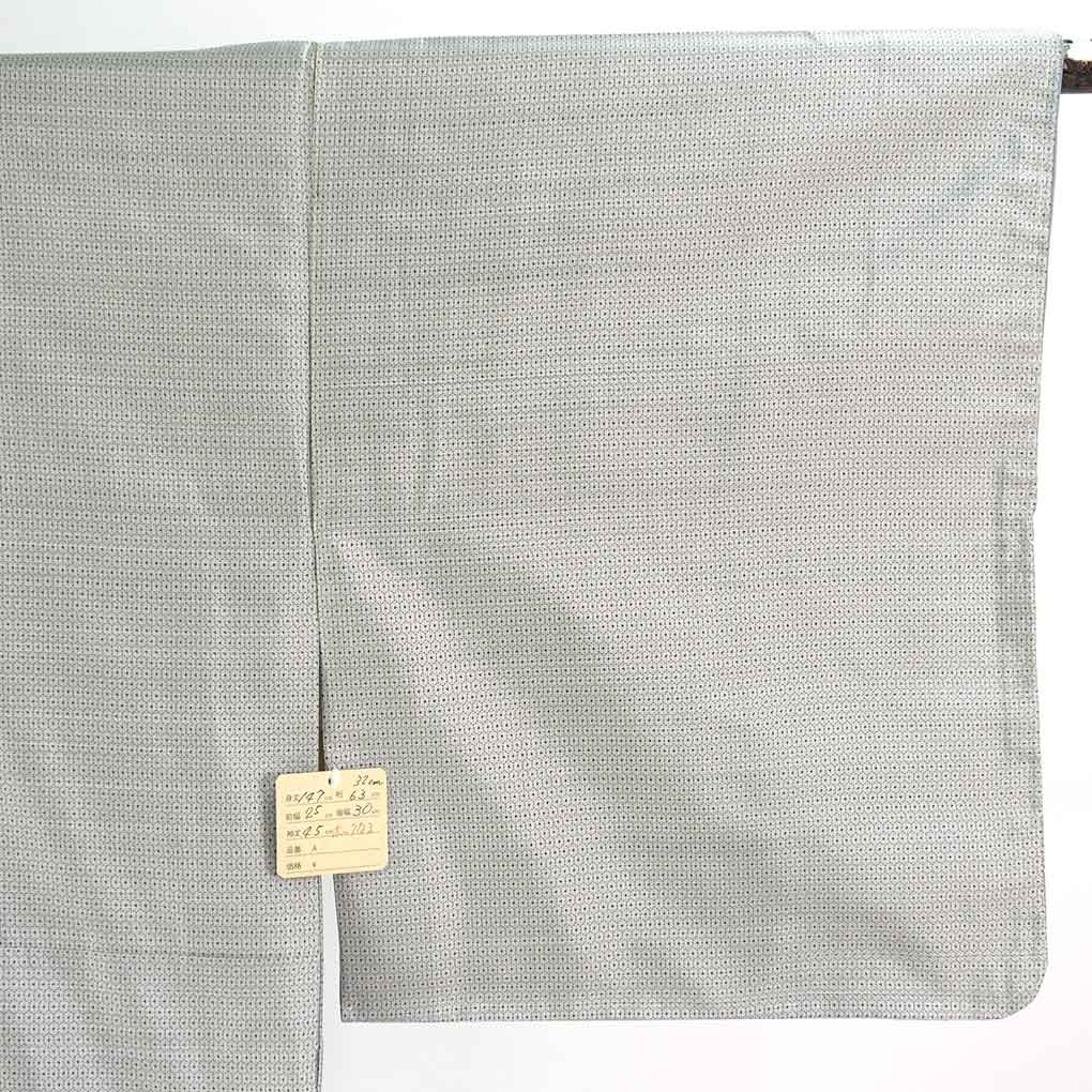 紬 リサイクル着物 身丈147cm 裄63cm 前幅25cm 後幅30cm 袖丈45cm 袖幅32cm レディース 袷 亀甲 裄Mサイズ 秋冬春用 正絹（シルク）グレー 未使用品 リメイク リユース【ランクS】