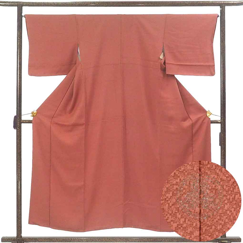 色無地 リサイクル着物 身丈153cm 裄66cm 前幅24cm 後幅28cm 袖丈44cm 袖幅34.5cm レディース 袷 無地 裄長 裄M-Lサイズ 秋冬春用 正絹（シルク）レッド 未使用品 リメイク リユース【ランクS】