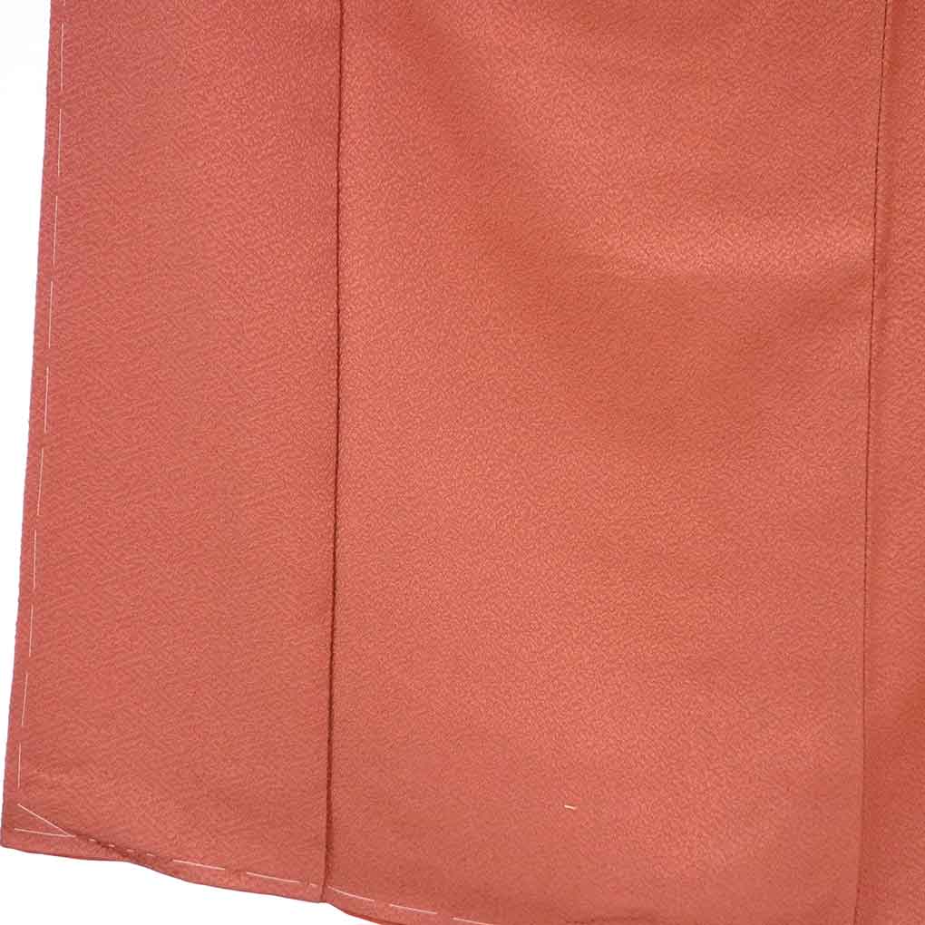 色無地 リサイクル着物 身丈153cm 裄66cm 前幅24cm 後幅28cm 袖丈44cm 袖幅34.5cm レディース 袷 無地 裄長 裄M-Lサイズ 秋冬春用 正絹（シルク）レッド 未使用品 リメイク リユース【ランクS】