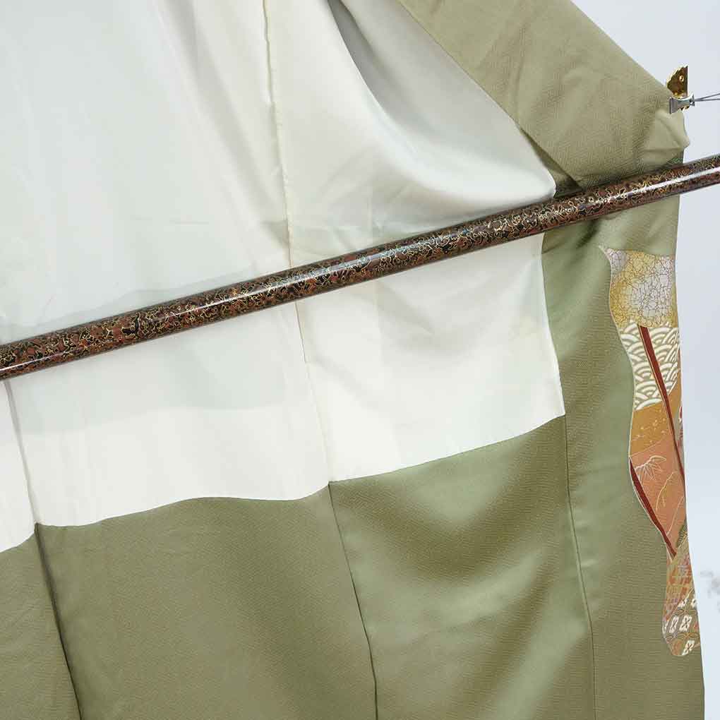 色留袖 リサイクル着物 身丈155cm 裄62cm 前幅24cm 後幅30cm 袖丈49cm 袖幅32cm レディース 袷 花柄 裄Sサイズ 秋冬春用 正絹（シルク）グリーン やや難 リメイク リユース【ランクB】