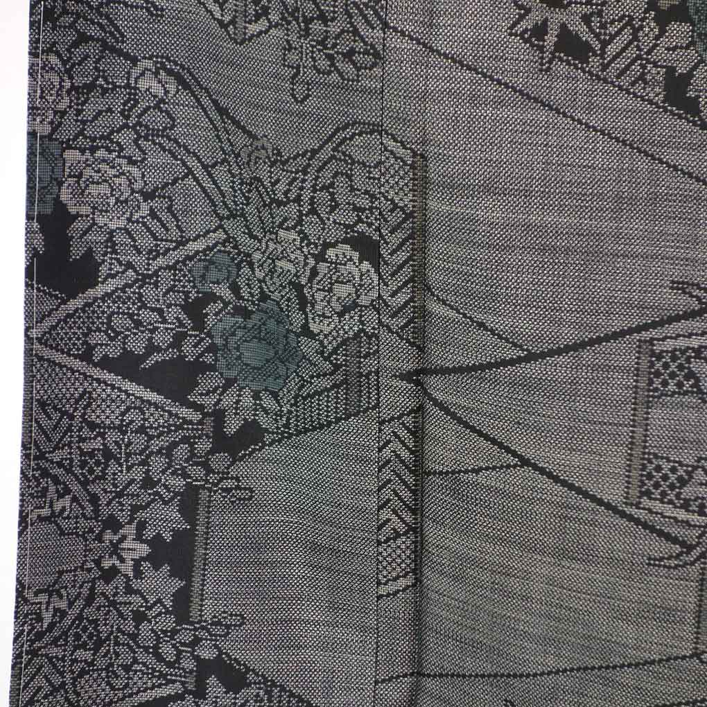 紬 リサイクル着物 身丈161cm 裄64cm 前幅24.5cm 後幅30cm 袖丈49cm 袖幅33cm レディース 袷 花柄 裄Mサイズ 秋冬春用 正絹（シルク）ブラック 未使用品 大島紬 リメイク リユース【ランクS】
