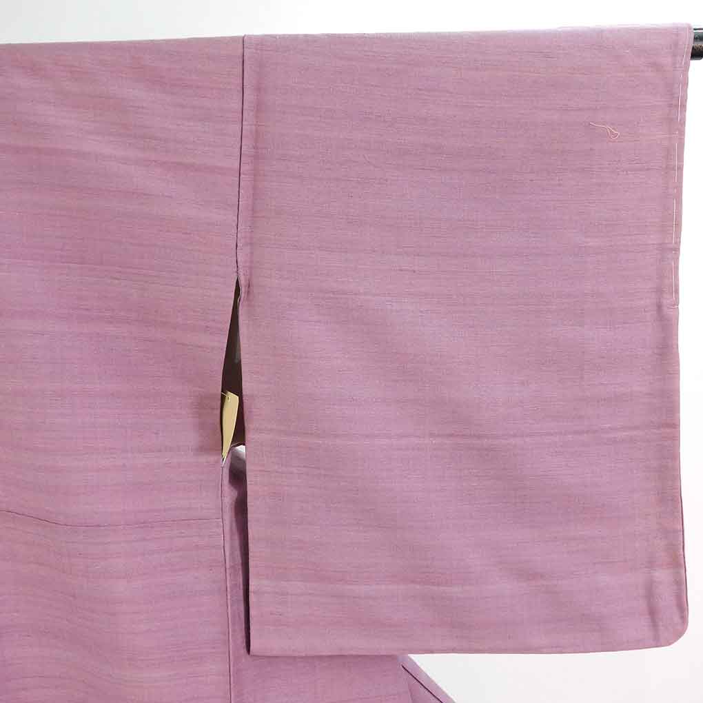 紬 リサイクル着物 身丈160cm 裄65cm 前幅23cm 後幅29cm 袖丈48cm 袖幅33cm レディース 袷 無地 裄Mサイズ 秋冬春用 正絹（シルク）パープル やや難 リメイク リユース【ランクB】