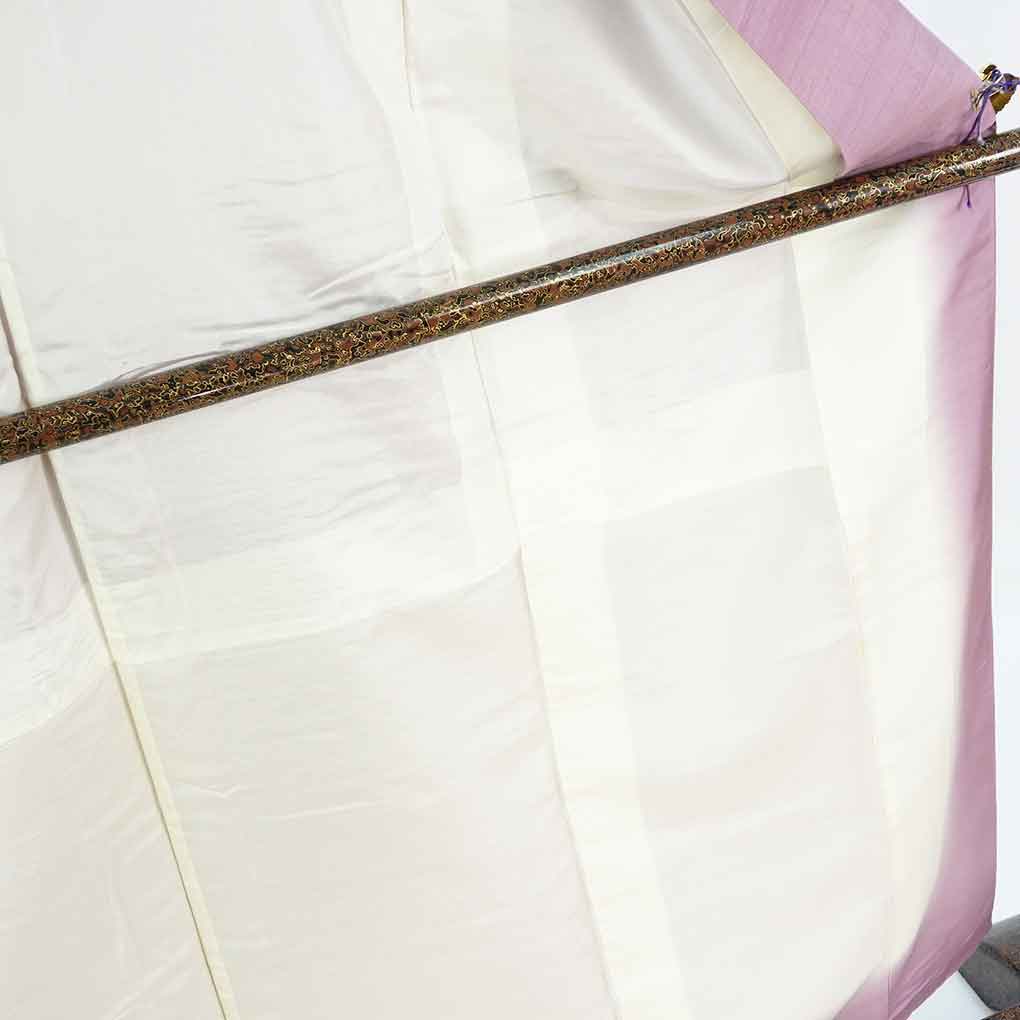 紬 リサイクル着物 身丈160cm 裄65cm 前幅23cm 後幅29cm 袖丈48cm 袖幅33cm レディース 袷 無地 裄Mサイズ 秋冬春用 正絹（シルク）パープル やや難 リメイク リユース【ランクB】