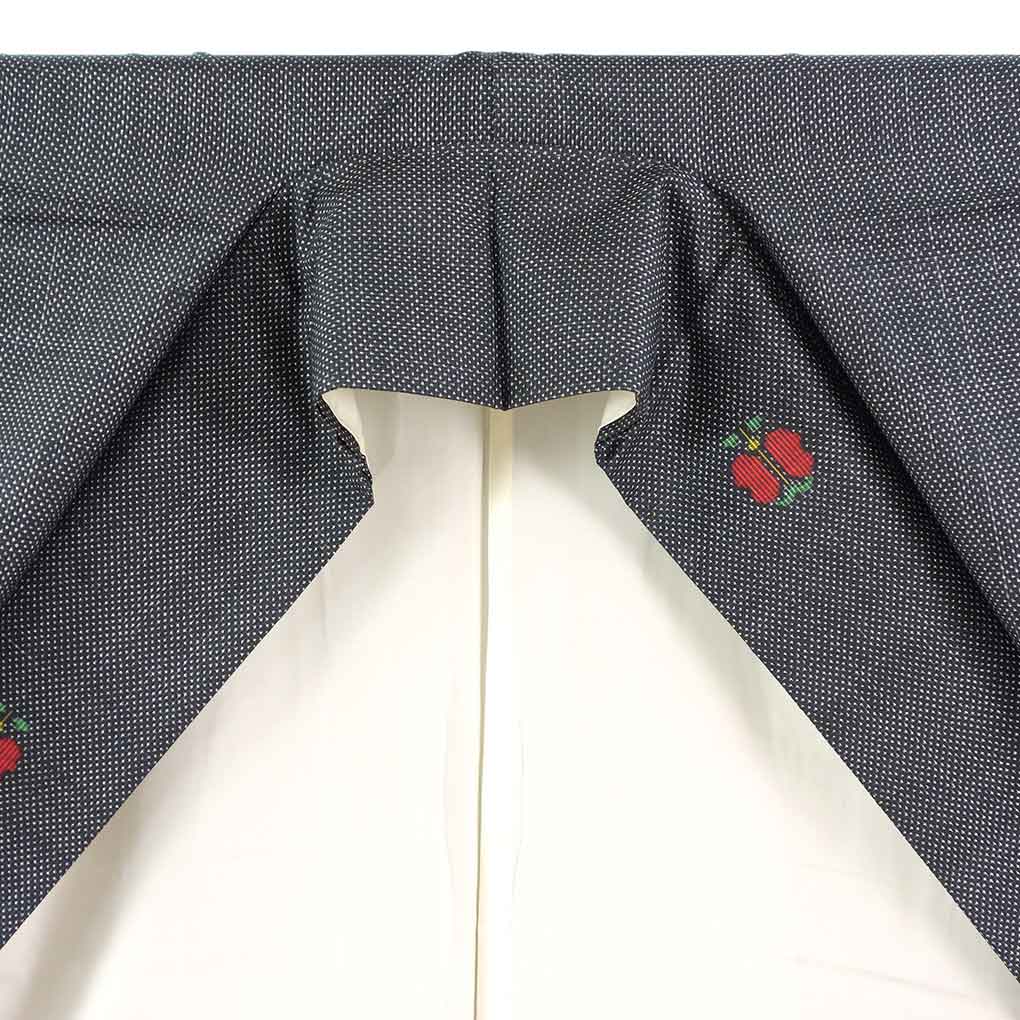 紬 リサイクル着物 身丈160cm 裄63cm 前幅23cm 後幅29cm 袖丈49cm 袖幅32cm レディース 袷 遠州椿 裄Mサイズ 秋冬春用 正絹(シルク)ブラック 未使用品 リメイク リユース【ランクS】