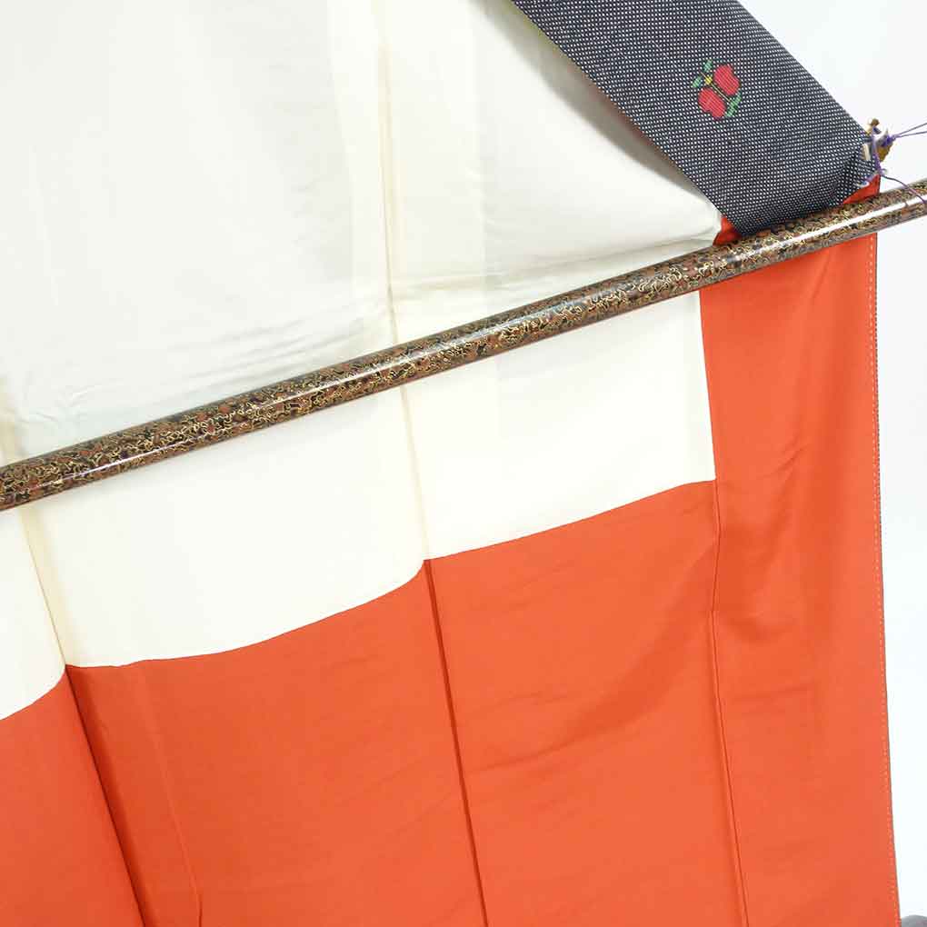 紬 リサイクル着物 身丈160cm 裄63cm 前幅23cm 後幅29cm 袖丈49cm 袖幅32cm レディース 袷 遠州椿 裄Mサイズ 秋冬春用 正絹(シルク)ブラック 未使用品 リメイク リユース【ランクS】