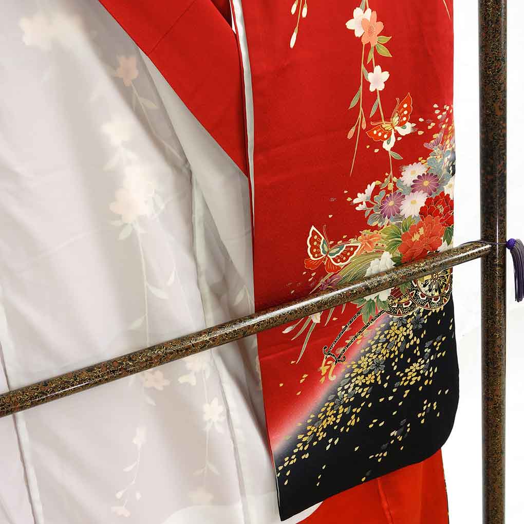 振袖 リサイクル着物 身丈165cm 裄66cm 前幅24cm 後幅30cm 袖丈106cm 袖幅33cm レディース 袷 花車 裄長 裄M-Lサイズ 秋冬春用 正絹(シルク)レッド トールサイズ 美品 リメイク リユース【ランクA】