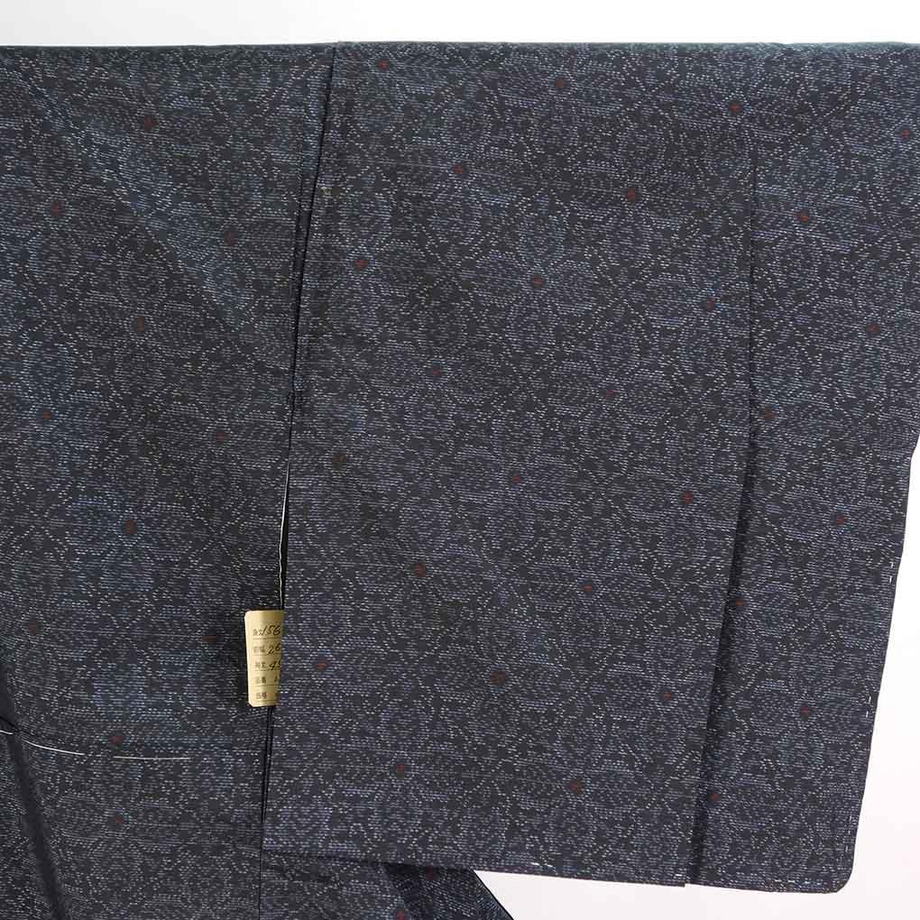 紬 リサイクル着物 身丈156cm 裄62.5cm 前幅26cm 後幅28cm 袖丈45cm 袖幅33cm レディース 袷 連続模様 裄Sサイズ 秋冬春用 正絹(シルク)ブラック 未使用品 リメイク リユース【ランクS】