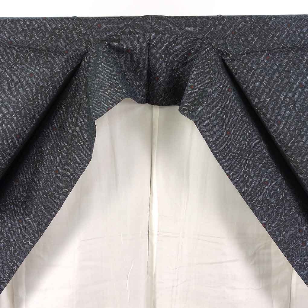 紬 リサイクル着物 身丈156cm 裄62.5cm 前幅26cm 後幅28cm 袖丈45cm 袖幅33cm レディース 袷 連続模様 裄Sサイズ 秋冬春用 正絹(シルク)ブラック 未使用品 リメイク リユース【ランクS】