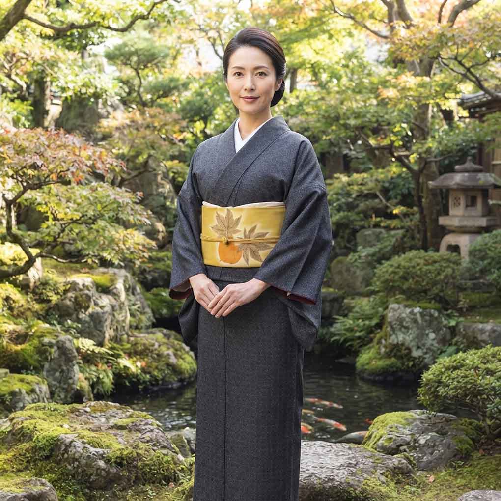 紬 リサイクル着物 身丈156cm 裄62.5cm 前幅26cm 後幅28cm 袖丈45cm 袖幅33cm レディース 袷 連続模様 裄Sサイズ 秋冬春用 正絹(シルク)ブラック 未使用品 リメイク リユース【ランクS】
