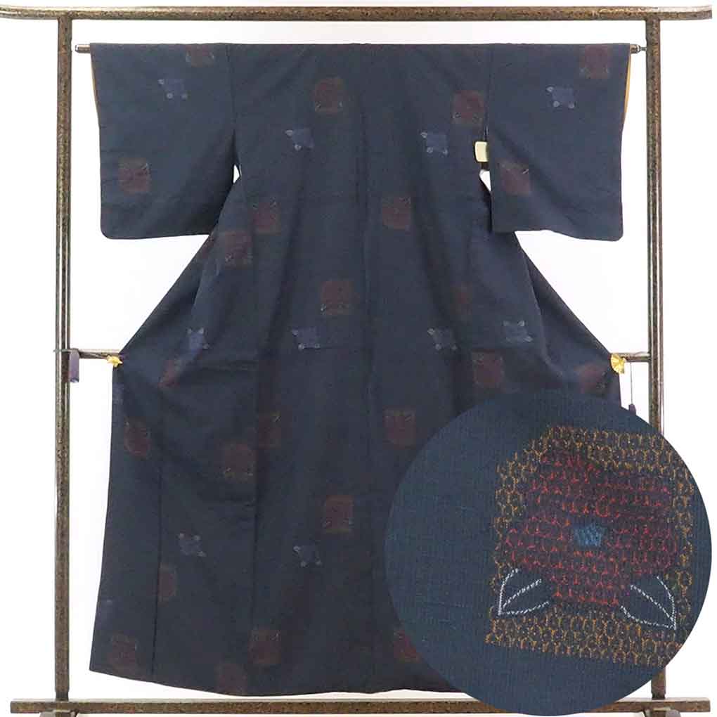【セール対象品】リサイクル着物 紬正絹紺地袷紬着物 レディース 秋冬春用 シルク ネイビー 裄Mサイズ身丈159cm 裄64cm 前幅23.5cm 後幅29.5cm 袖丈49cm【ランクA】