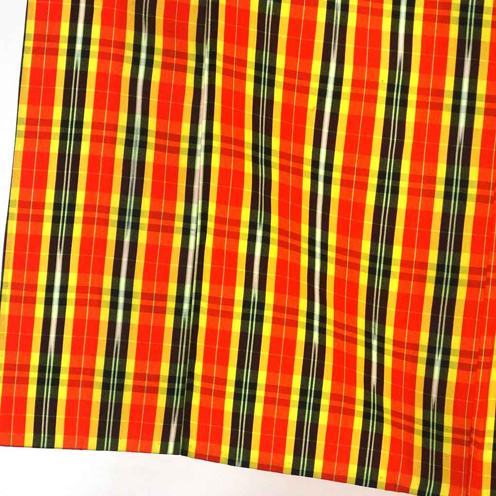 リサイクル ウールアンサンブル 着物 羽織丈71cm 身丈155cm 裄65cm 前幅22cm 後幅30cm 袖丈50cm 袖幅33cm レディース 単衣 格子 裄Mサイズ 初夏・初秋用 ウール 赤地 やや難 リサイクル リメイク リユース【ランクB】