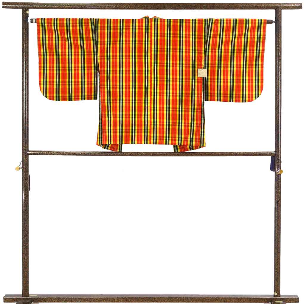 リサイクル ウールアンサンブル 着物 羽織丈71cm 身丈155cm 裄65cm 前幅22cm 後幅30cm 袖丈50cm 袖幅33cm レディース 単衣 格子 裄Mサイズ 初夏・初秋用 ウール 赤地 やや難 リサイクル リメイク リユース【ランクB】