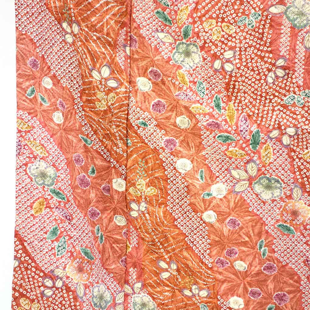 小紋 リサイクル着物 身丈155cm 裄63cm 前幅22.5cm 後幅28cm 袖丈48cm 袖幅32cm レディース 袷 絞り 裄Mサイズ 秋冬春用 正絹(シルク)ピンク 美品 リメイク リユース【ランクA】